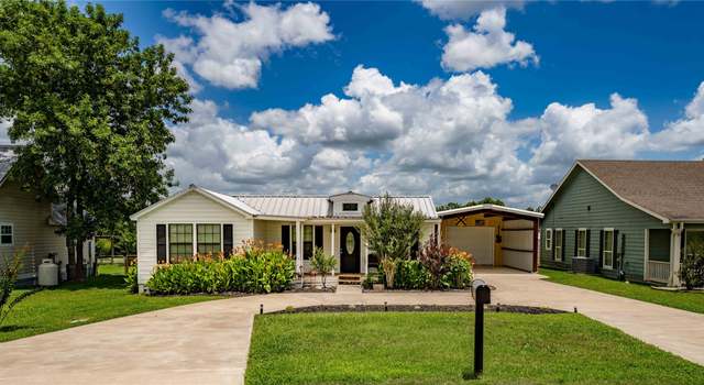 Photo of 210 N Scott St, Fayetteville, TX 78940