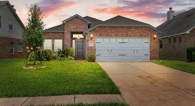 Photo of 7707 Butler Lakes Ct, Rosenberg, TX 77469