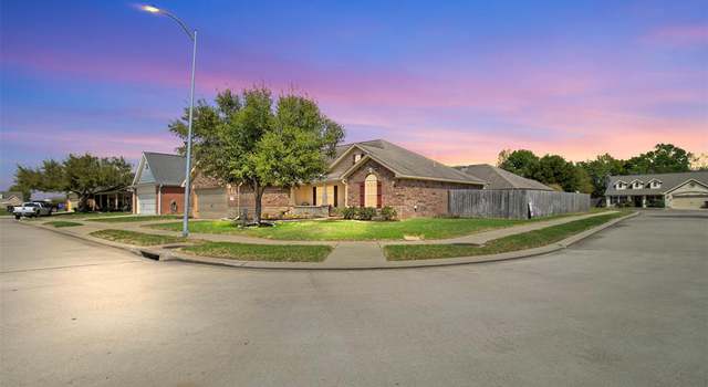 Photo of 403 Sweet Pea Ct, Sealy, TX 77474