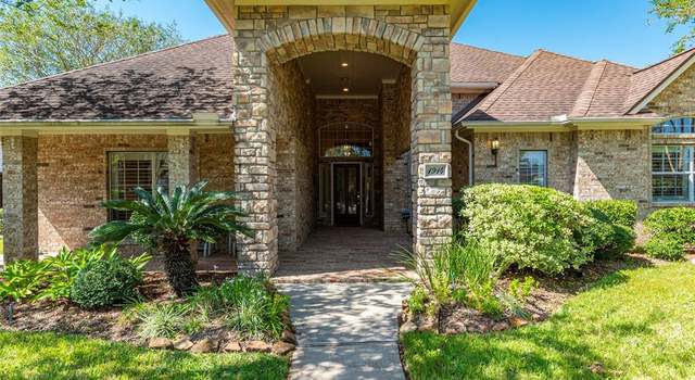 Photo of 1914 Sandy Lake Dr, Friendswood, TX 77546