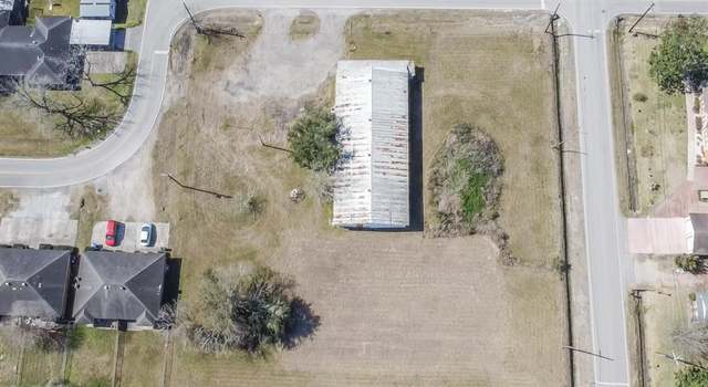 Photo of 519 E Oak St, Highlands, TX 77562