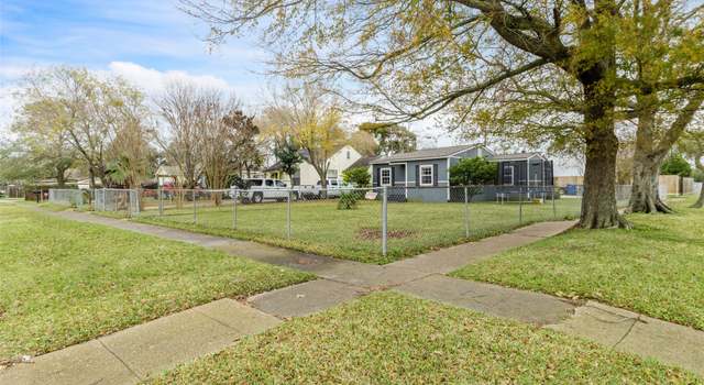 Photo of 329 17th Ave N, Texas City, TX 77590