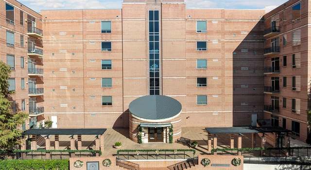 Photo of 1 Waterway Ct Unit 2A, The Woodlands, TX 77380