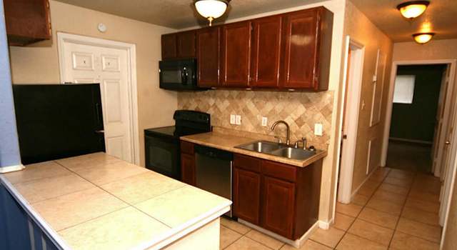 Photo of 1810 Cardinal Dr, League City, TX 77573