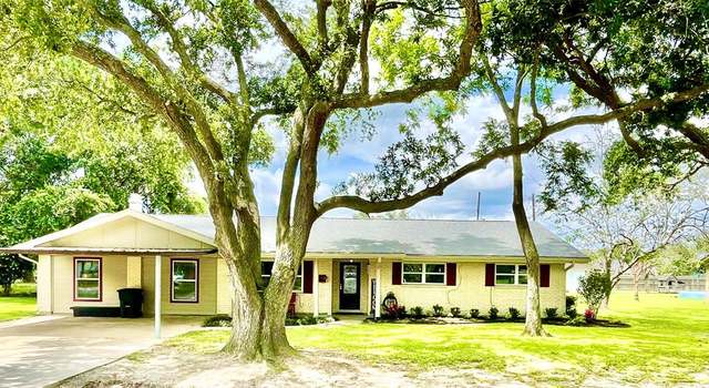 Photo of 548 Meadowcroft Ln, Winnie, TX 77665