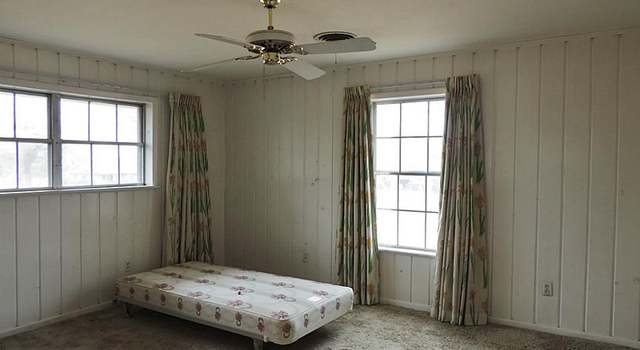 Photo of 427 N Burnet Dr, Baytown, TX 77520