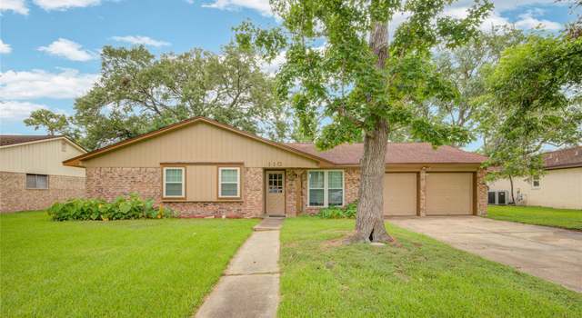 Photo of 110 Spruce St, Lake Jackson, TX 77566