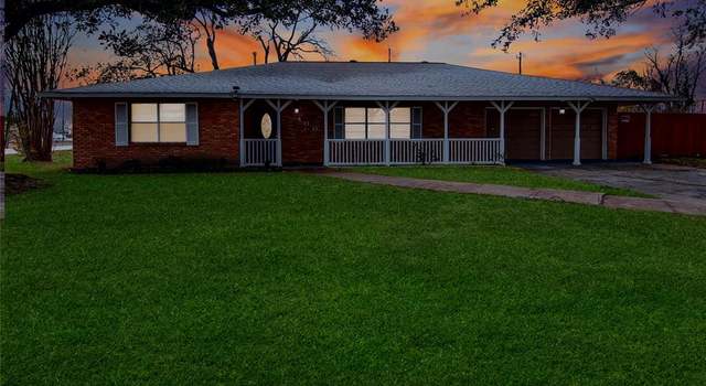 Photo of 400 W Oak St, Highlands, TX 77562