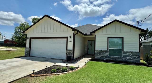 Photo of 1027 Wallace St, Columbus, TX 78934