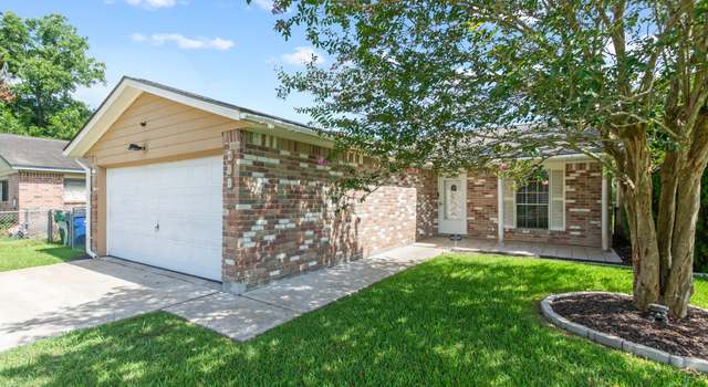 Photo of 200 Austin St, Angleton, TX 77515