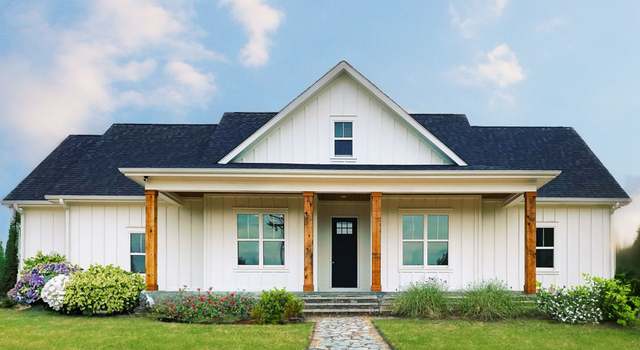 Property at 1365 Stetson St, Sealy, TX 77474, 3 beds, 2.5 baths