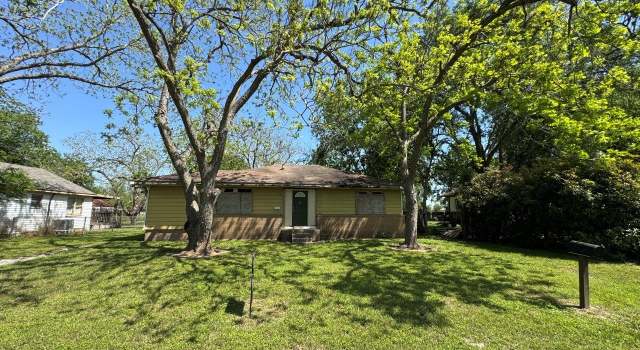 Photo of 408 Speed St, Wharton, TX 77488