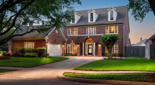 Photo of 207 Kingfisher Dr, Sugar Land, TX 77478