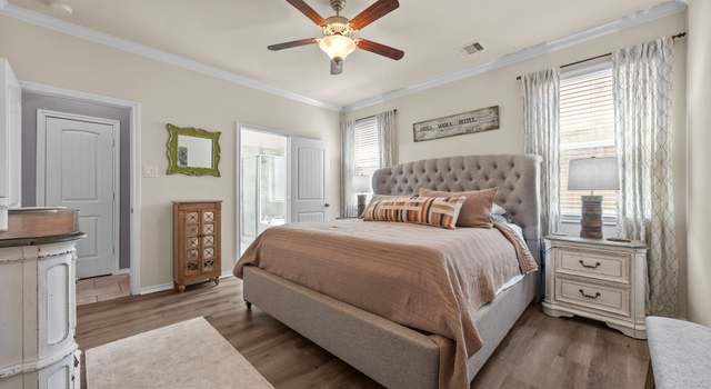 Photo of 6857 Dogwood Cliff Ln, Dickinson, TX 77539