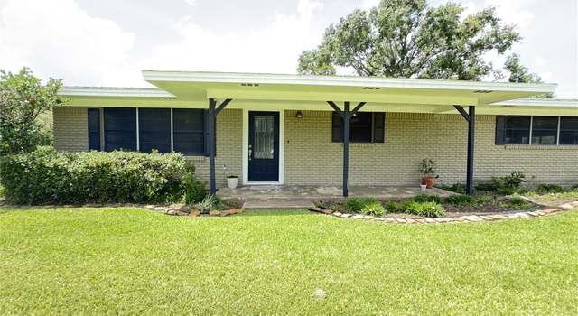Photo of 999 Sandy Corner Rd, El Campo, TX 77437