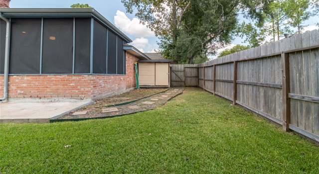 Photo of 103 Cherry Tree Ln, Friendswood, TX 77546