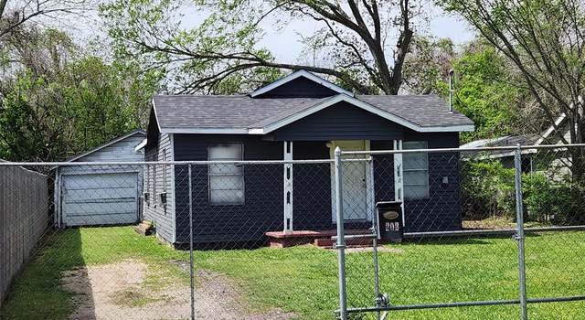 Photo of 202 N 3rd St, Highlands, TX 77562