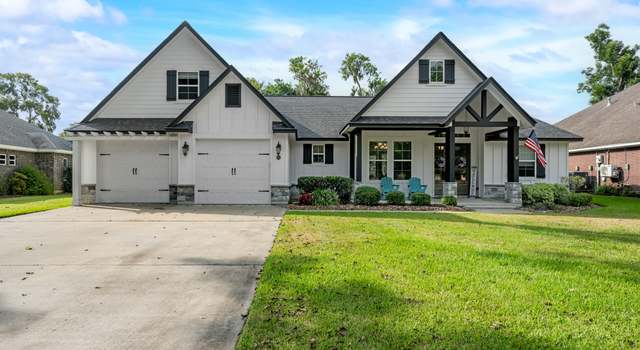 Photo of 271 S Amherst Dr, West Columbia, TX 77486