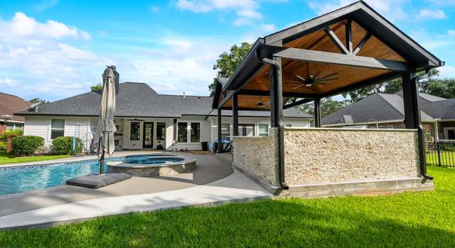 Photo of 271 S Amherst Dr, West Columbia, TX 77486