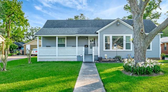 Photo of 820 Meadow Ln, Wharton, TX 77488
