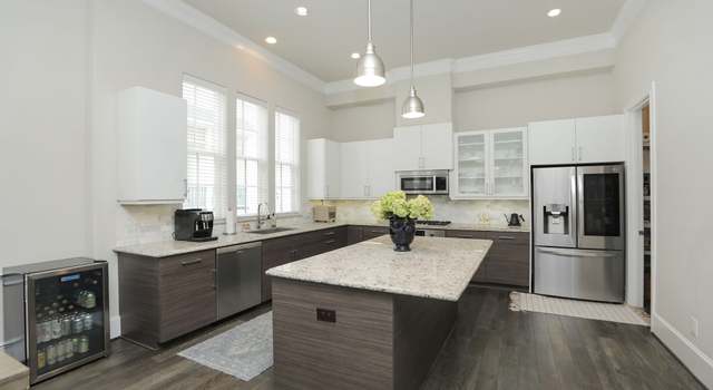 Photo of 2004 Lou Ellen Ln Unit E, Houston, TX 77018