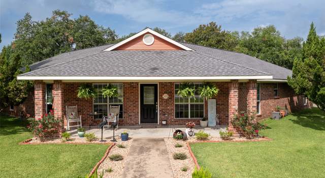 Photo of 105 Greenbriar Dr, Wharton, TX 77488