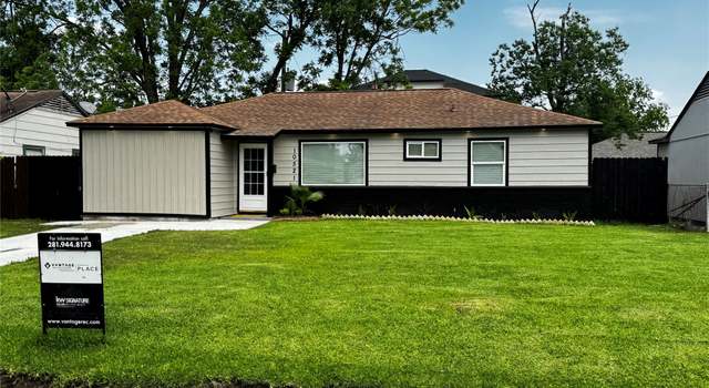 Photo of 10521 Cathedral Dr, Houston, TX 77051
