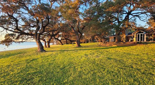 Photo of 1196 Lakeside Dr, Eagle Lake, TX 77434