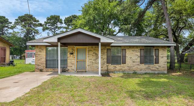 Photo of 906 W 3rd St, Hearne, TX 77859