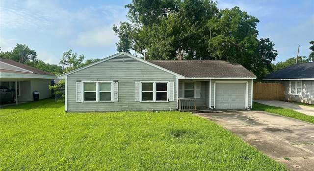 Photo of 508 Center Way St, Lake Jackson, TX 77566