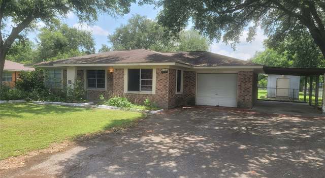 Photo of 323 Agnes St, El Campo, TX 77437