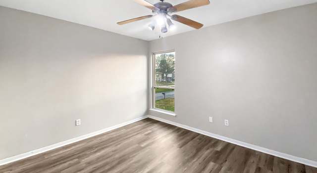 Photo of 706 S Diamondhead Blvd, Crosby, TX 77532