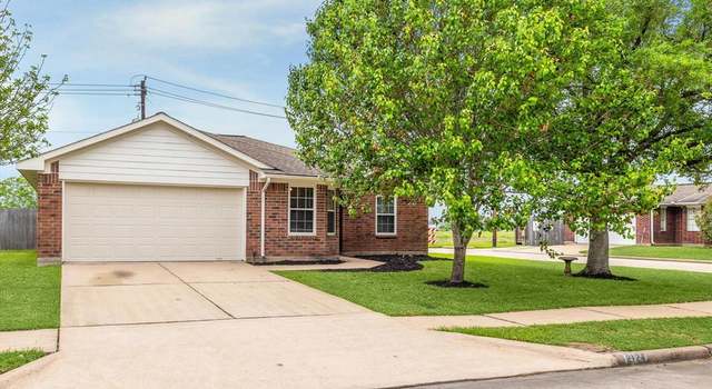 Photo of 2124 Tower Bridge Rd, Pearland, TX 77581