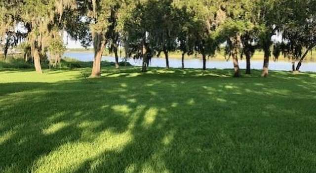 Photo of 4305 Whispering Dr, Dickinson, TX 77539