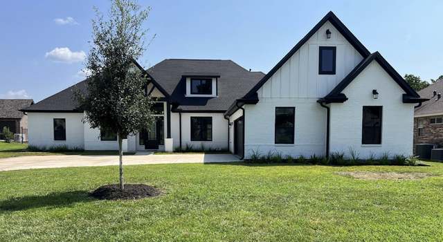 Photo of 10843 Bourbon St, Willis, TX 77318