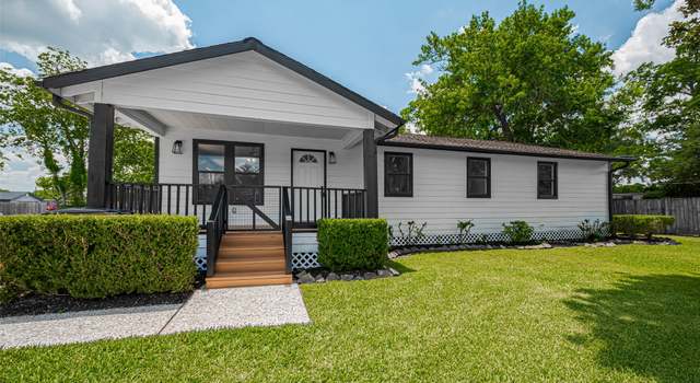 Photo of 4416 33rd St, Dickinson, TX 77539