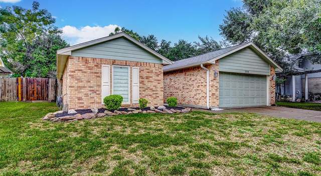 Photo of 1038 E Brompton Dr, Pearland, TX 77584