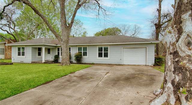 Photo of 125 Burford Dr, Columbus, TX 78934