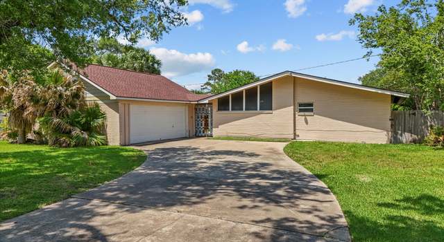 Photo of 5004 Somerset Dr, Baytown, TX 77521