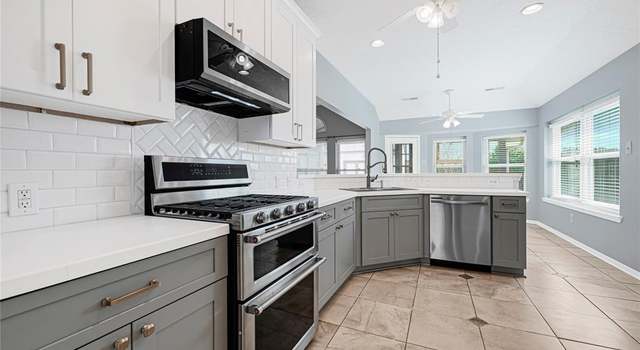Photo of 2002 Tower Bridge Rd, Pearland, TX 77581