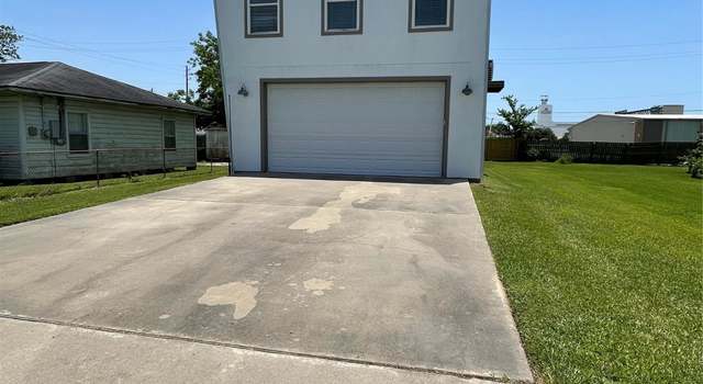 Photo of 713 Lewis St, Clute, TX 77531