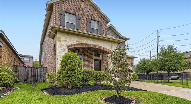 Photo of 204 Castlegate Ln, Jersey Village, TX 77065