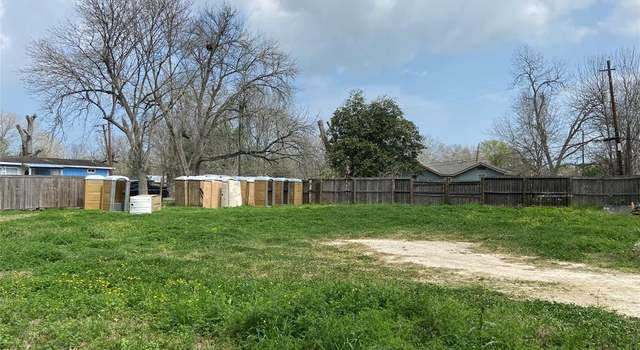 Photo of 608 Ester St, Dayton, TX 77535