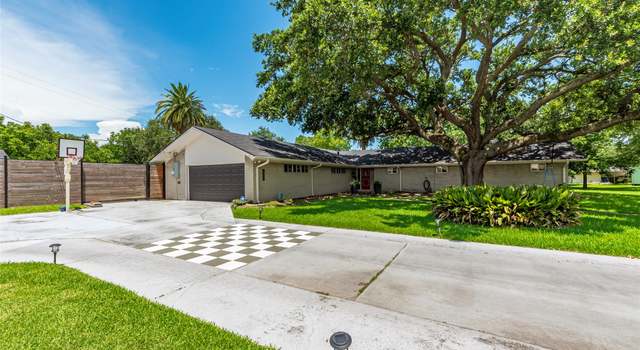 Photo of 1208 15th Ave N, Texas City, TX 77590