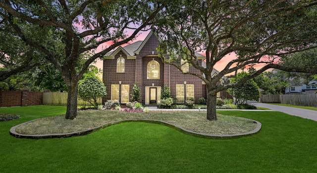 Photo of 405 Trail Bend Ct, Friendswood, TX 77546