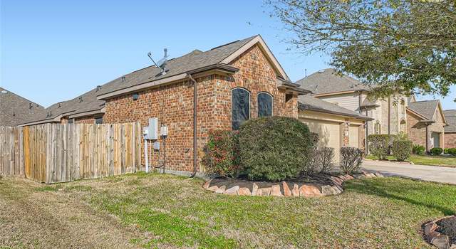Photo of 212 Echo Brook Ln, Dickinson, TX 77539