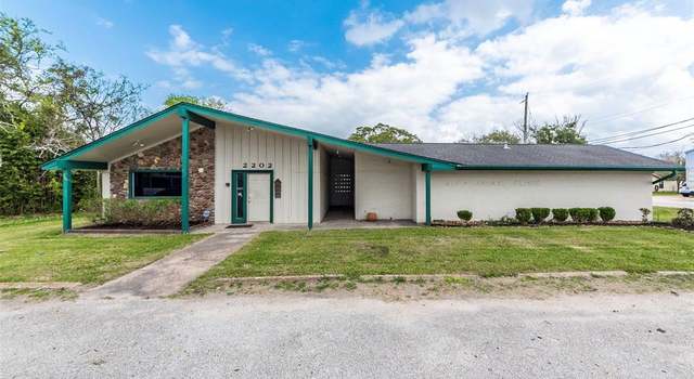 Photo of 2202 N Gordon St, Alvin, TX 77511