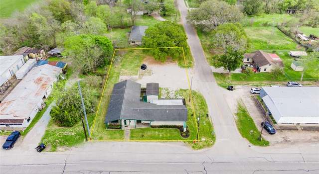 Photo of 2202 N Gordon St, Alvin, TX 77511