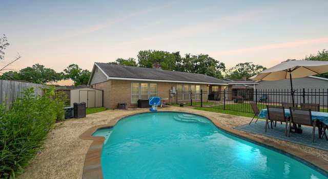 Photo of 11614 Brighton Ln, Meadows Place, TX 77477