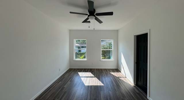 Photo of 322 W Nazro St, Baytown, TX 77520